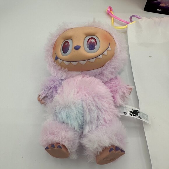 Labubu The Monsters Big Into Energy “Luck” Vinyl Figure - Picture 6 of 12